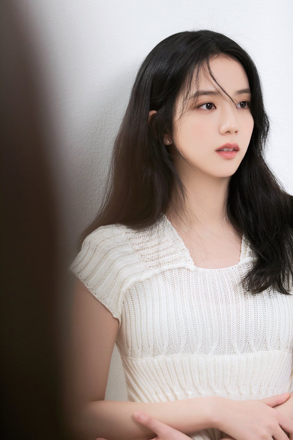 盤點7位最具純情漫畫感的韓國女偶像！Sullyoon、Jisoo獲封初戀臉，Winter撞臉這位人氣動漫角色！-14