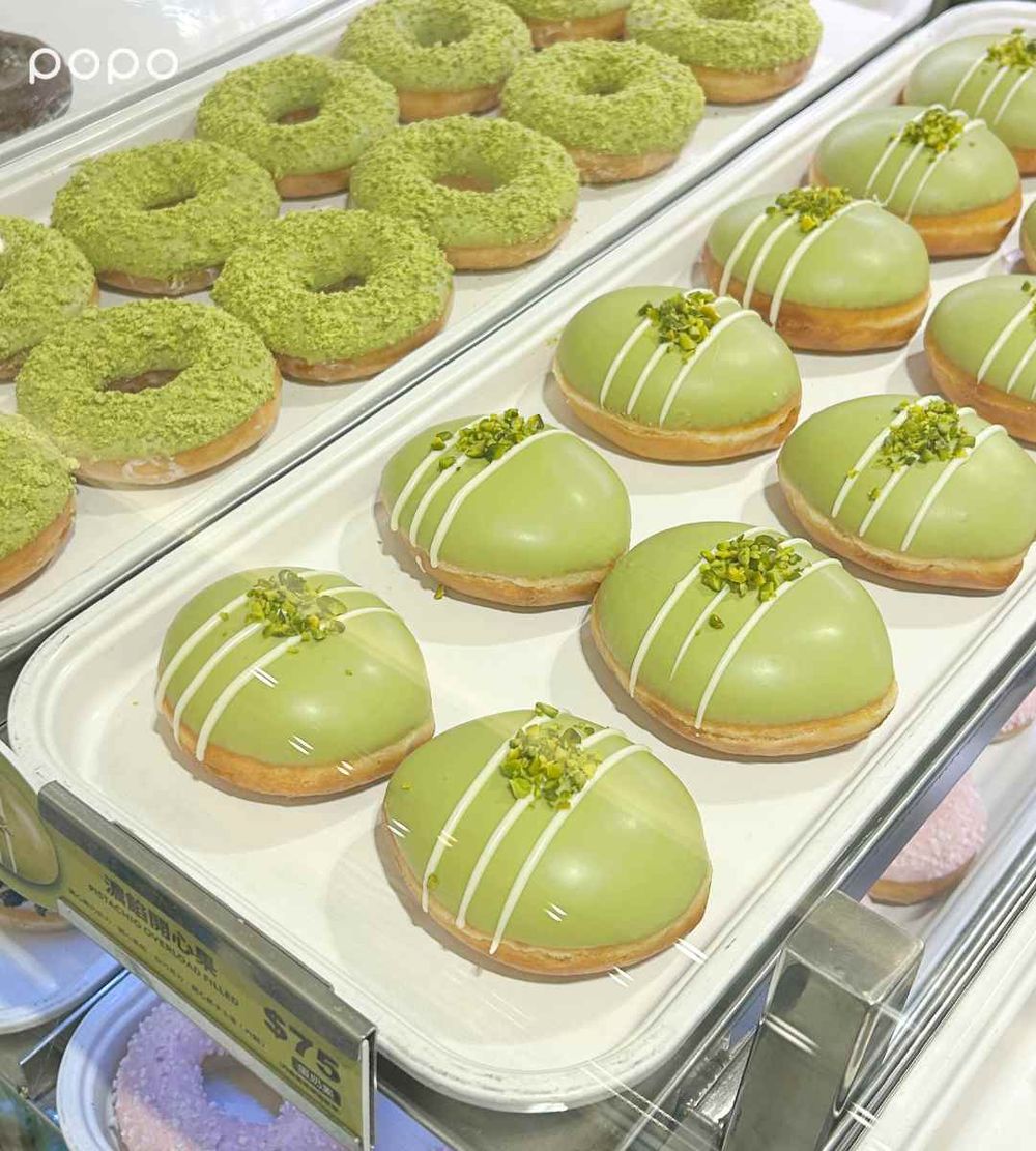 社群爆紅Krispy Kreme開心果甜甜圈台灣也買得到！爆餡開心果太療癒、還有獨家「雪點開心果」要吃！-5