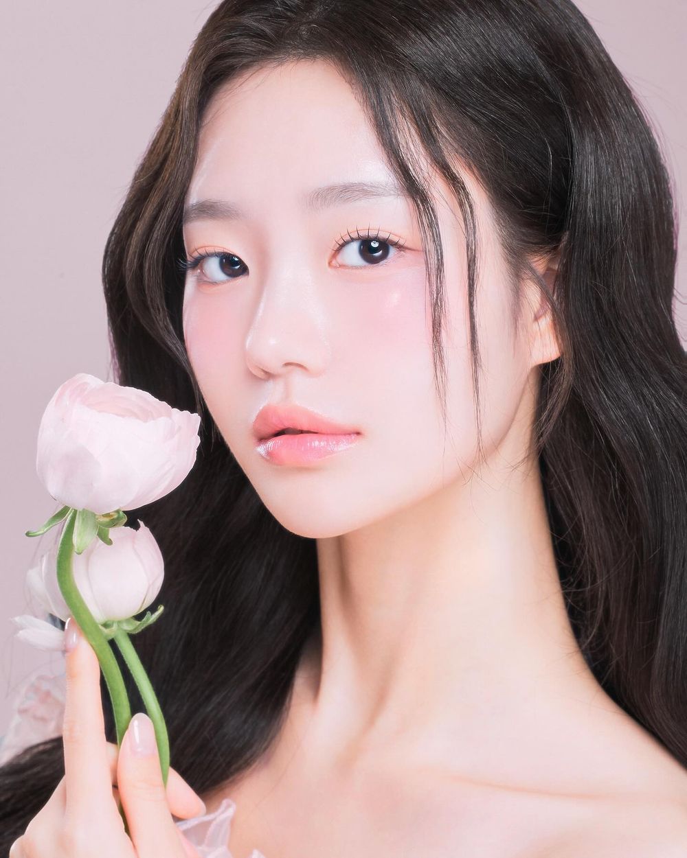 淡顏系天菜！韓國小眾「花瓣唇釉」以鮮花為靈感、清淡色系放大原生美貌，連日妞、小紅書都默默超紅！-3