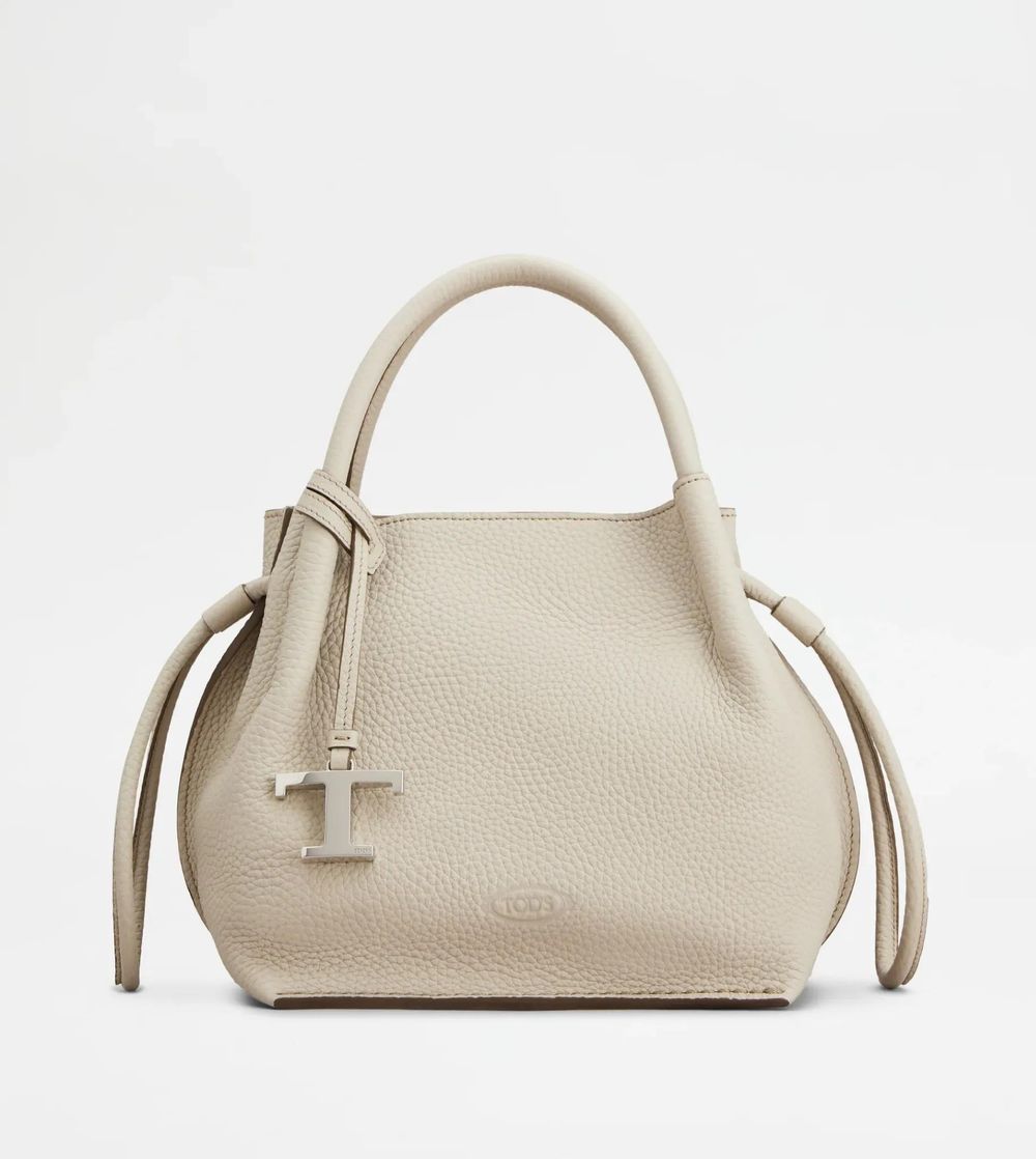 TOD’S新品太誇張！竟推出「豆豆薄底鞋」根本逼通勤族入手、豆豆鞋吊飾也可愛到爆！-7