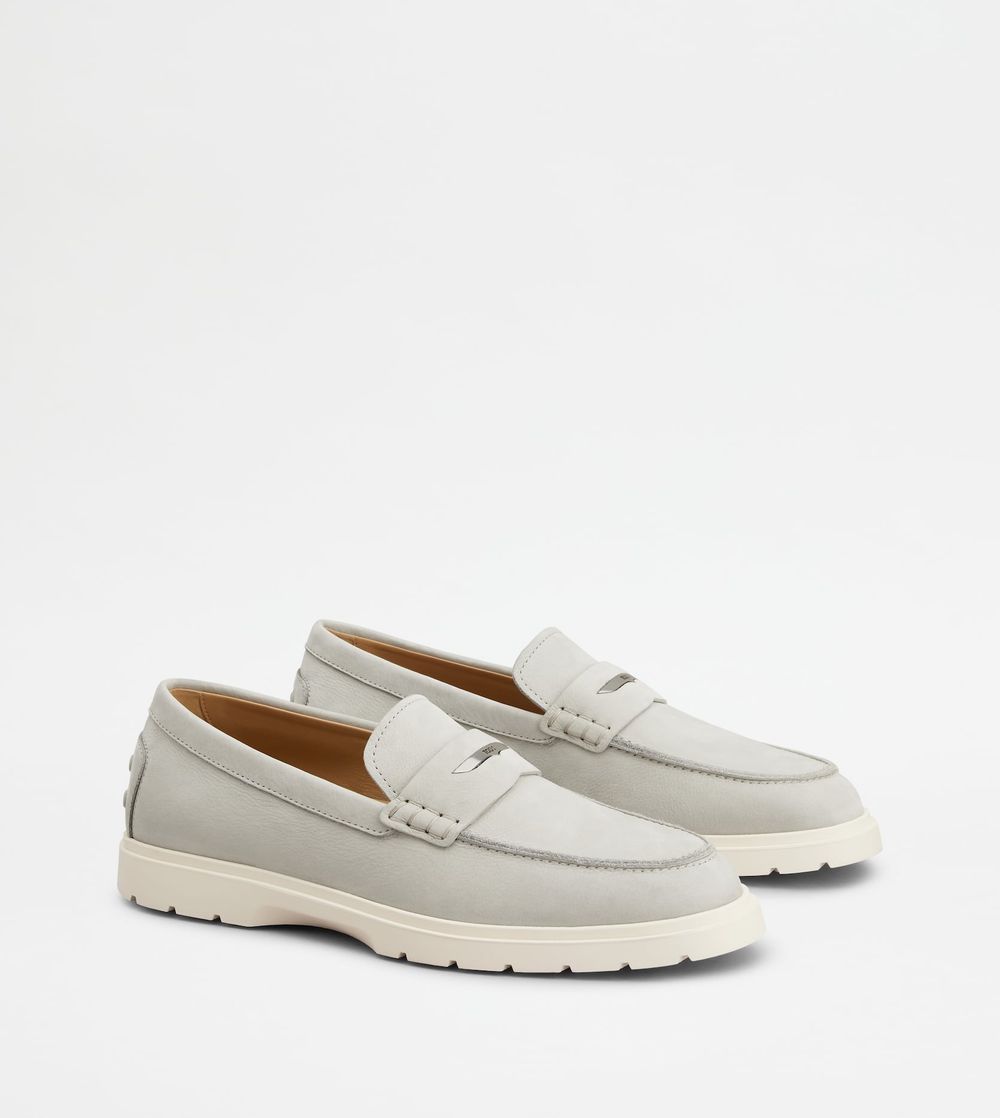 TOD’S新品太誇張！竟推出「豆豆薄底鞋」根本逼通勤族入手、豆豆鞋吊飾也可愛到爆！-15