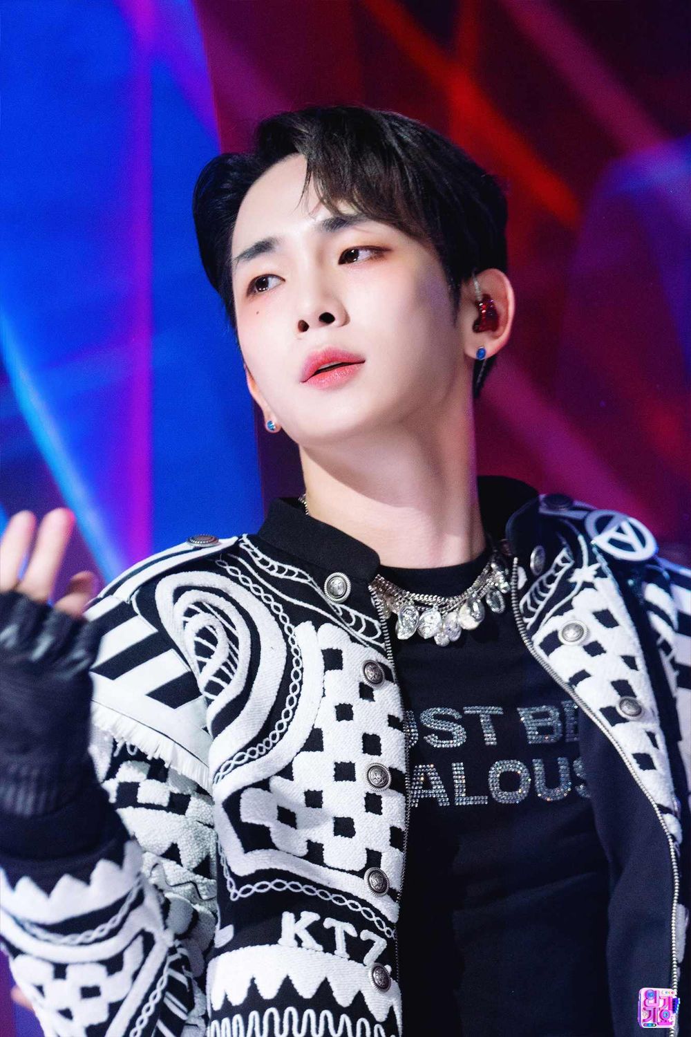 網票選6位神級「結尾妖精」KPOP男偶像！防彈V、Felix表情演技封神，S.COUPS這幕全網瘋傳！-11