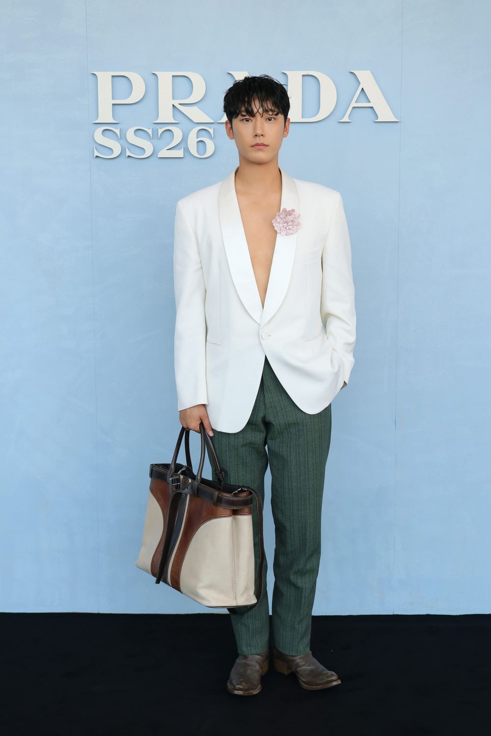 Prada很懂大家想看什麼！坂口健太郎、Win、KAI男裝大秀深V胸肌一字排開、老實李到晛也豁出去了！-5