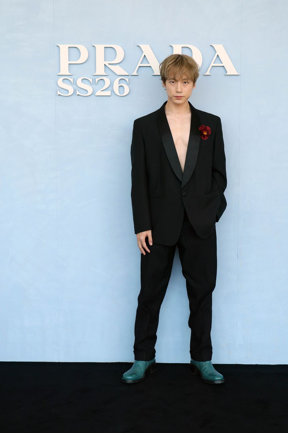 Prada很懂大家想看什麼！坂口健太郎、Win、KAI男裝大秀深V胸肌一字排開、老實李到晛也豁出去了！-6