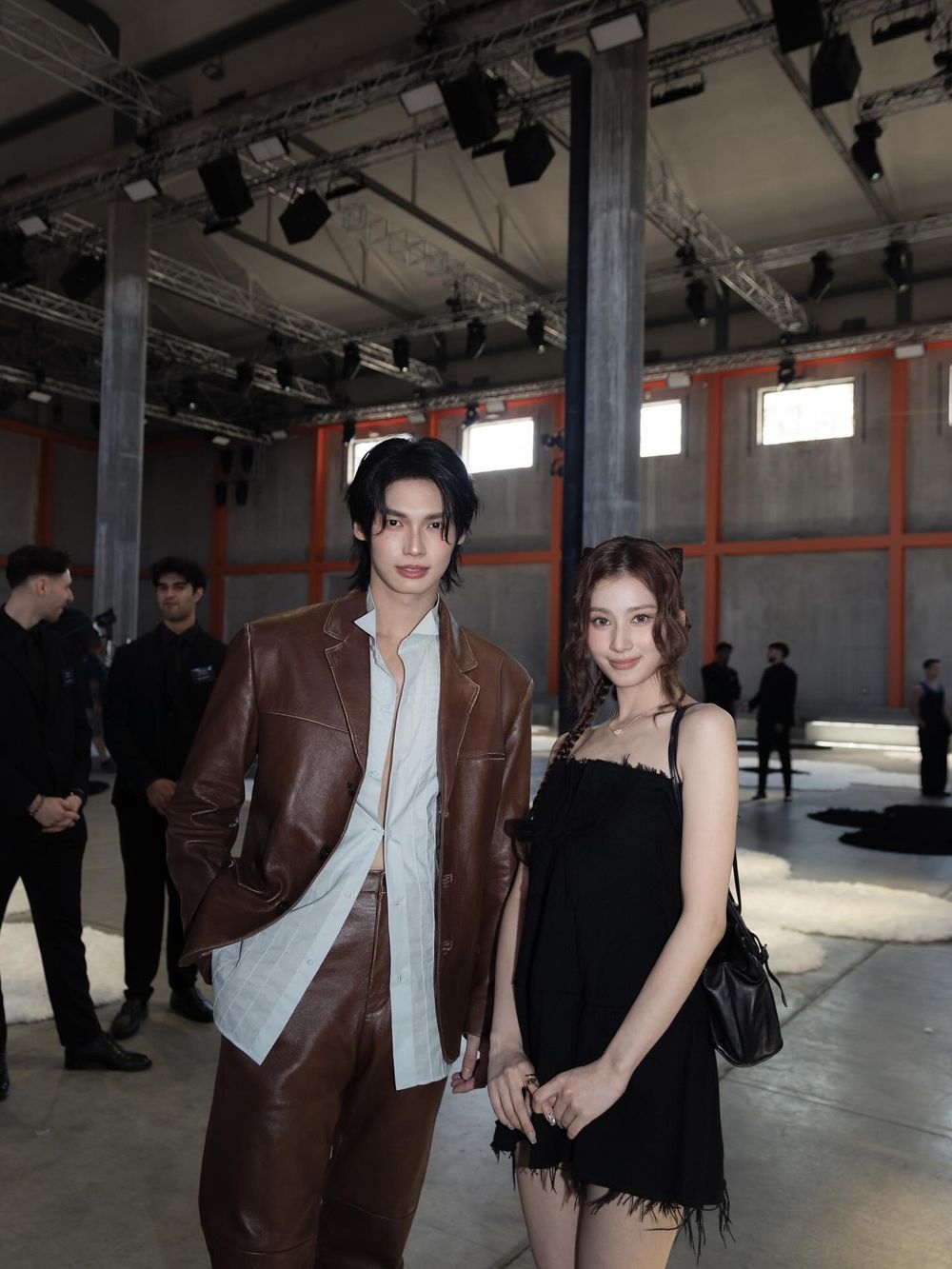怎麼有這麼美的人類！Prada魅惑女王Sana湊崎紗夏現身男裝大秀、連背影都漂亮到不行！-2
