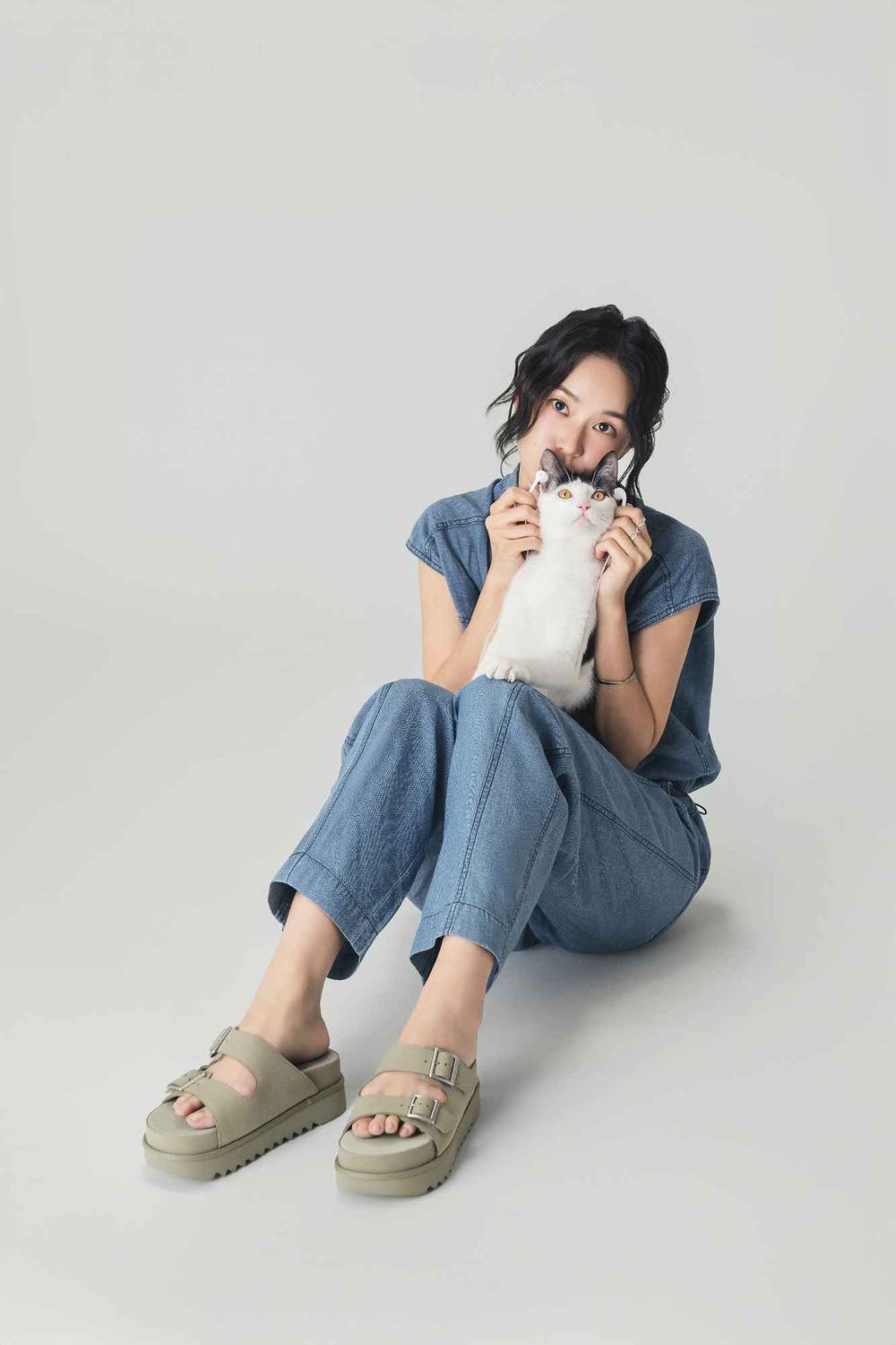 CHARLES & KEITH夏季新包登場！形象照找「毛小孩」一同入鏡、畫面更可愛！-14