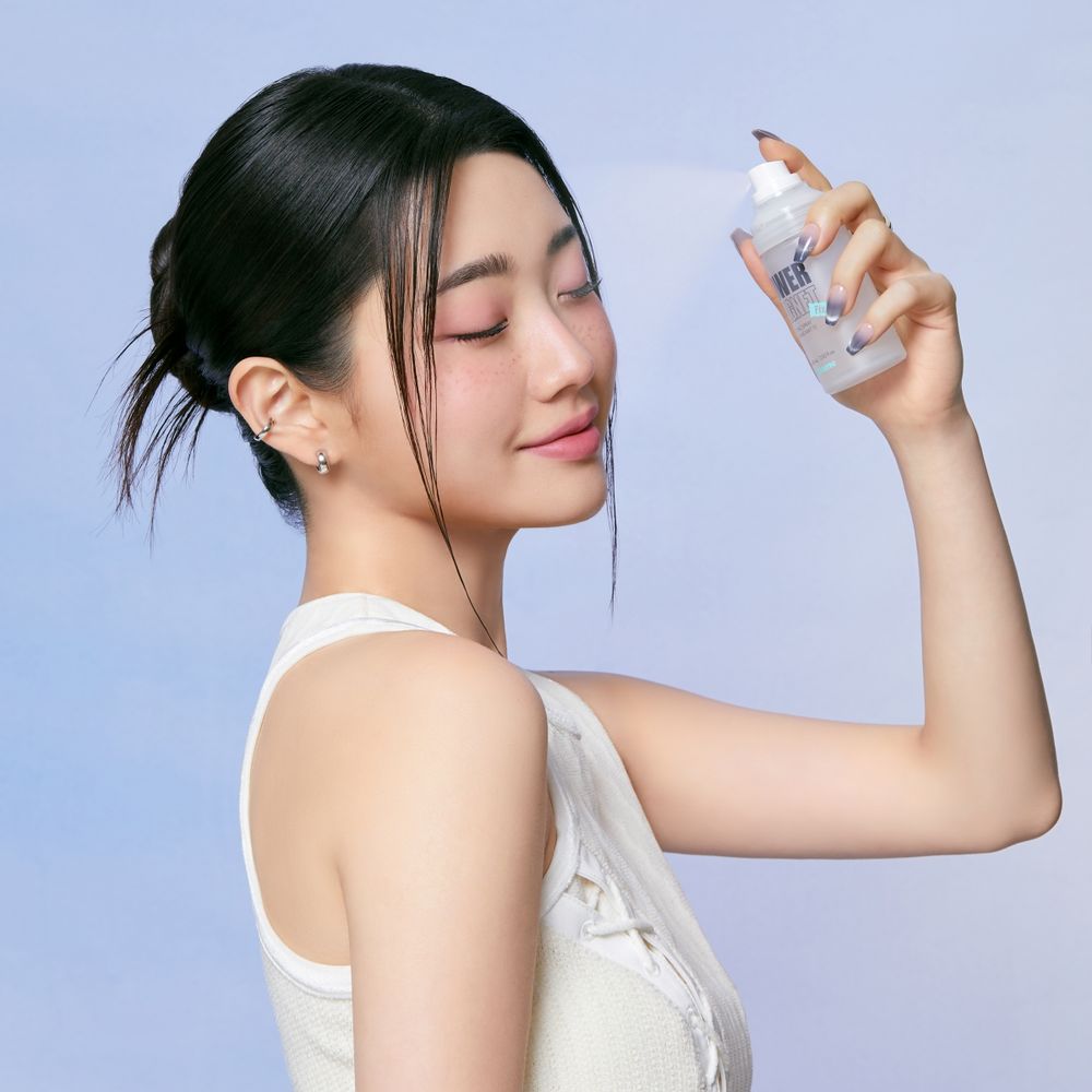 女團級膠水定妝神器！I’M MEME全新「我愛超磁妝定妝噴霧」一噴涼感降溫、控油持妝、防水抗汗，強大定妝機制一次到位！-6