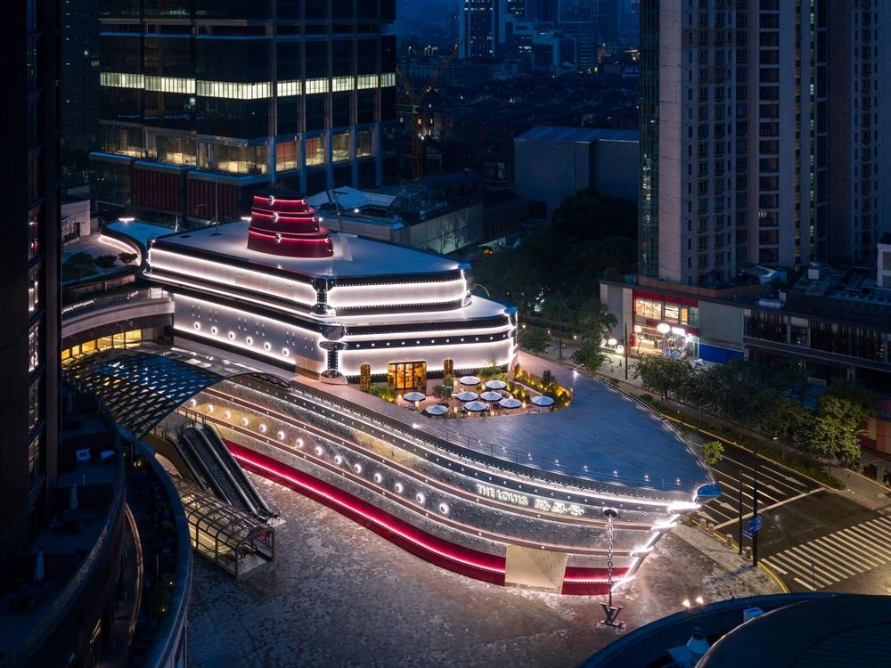 LV最新旗艦店是一艘巨型郵輪？！The Louis 路易號「購物、喝咖啡、看展覽」船上一次搞定！-2