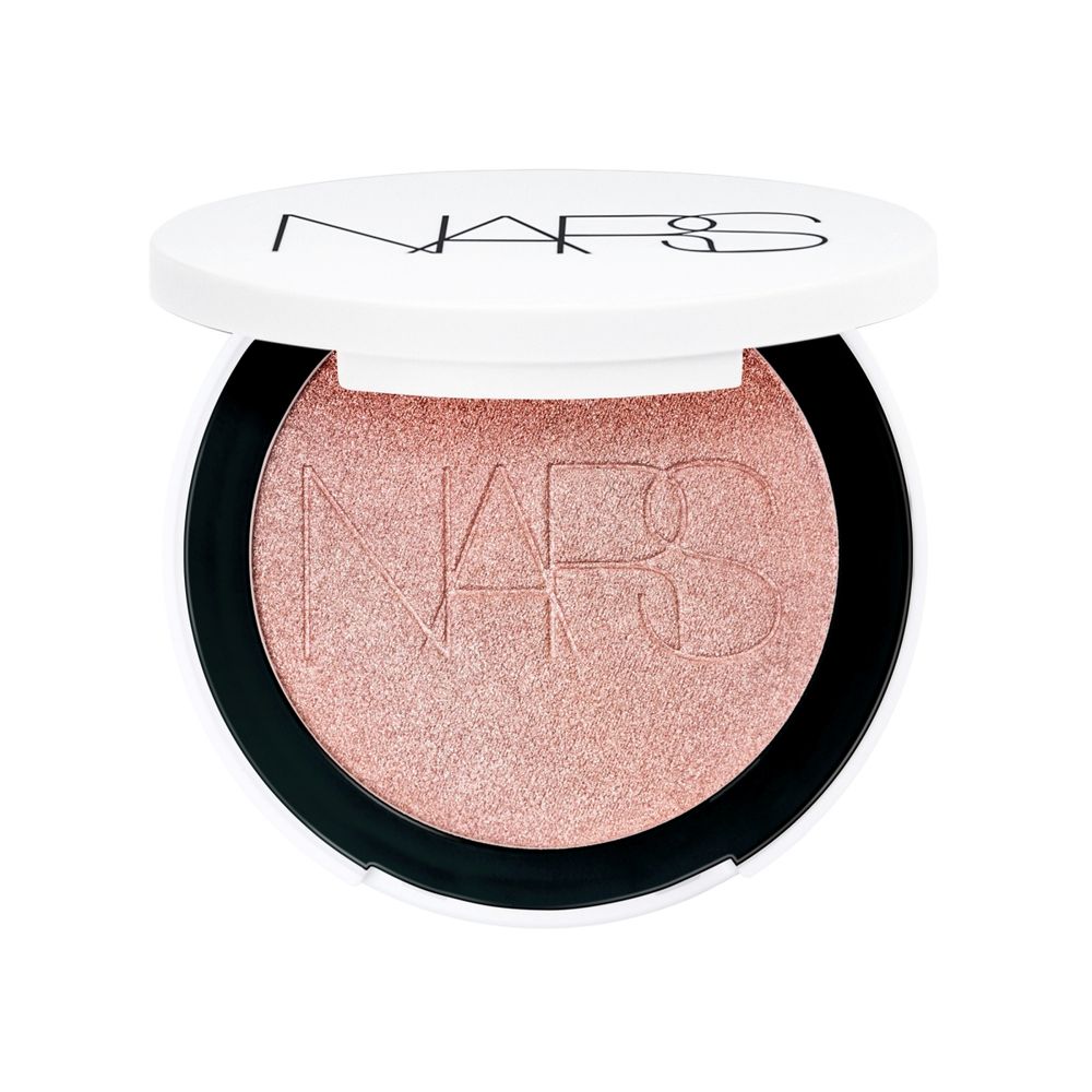 2025最閃耀打亮盤上市！NARS「裸光幻閃亮采餅」超美透光質地＋原生膚感，一刷韓系水光肌一秒完成！-15