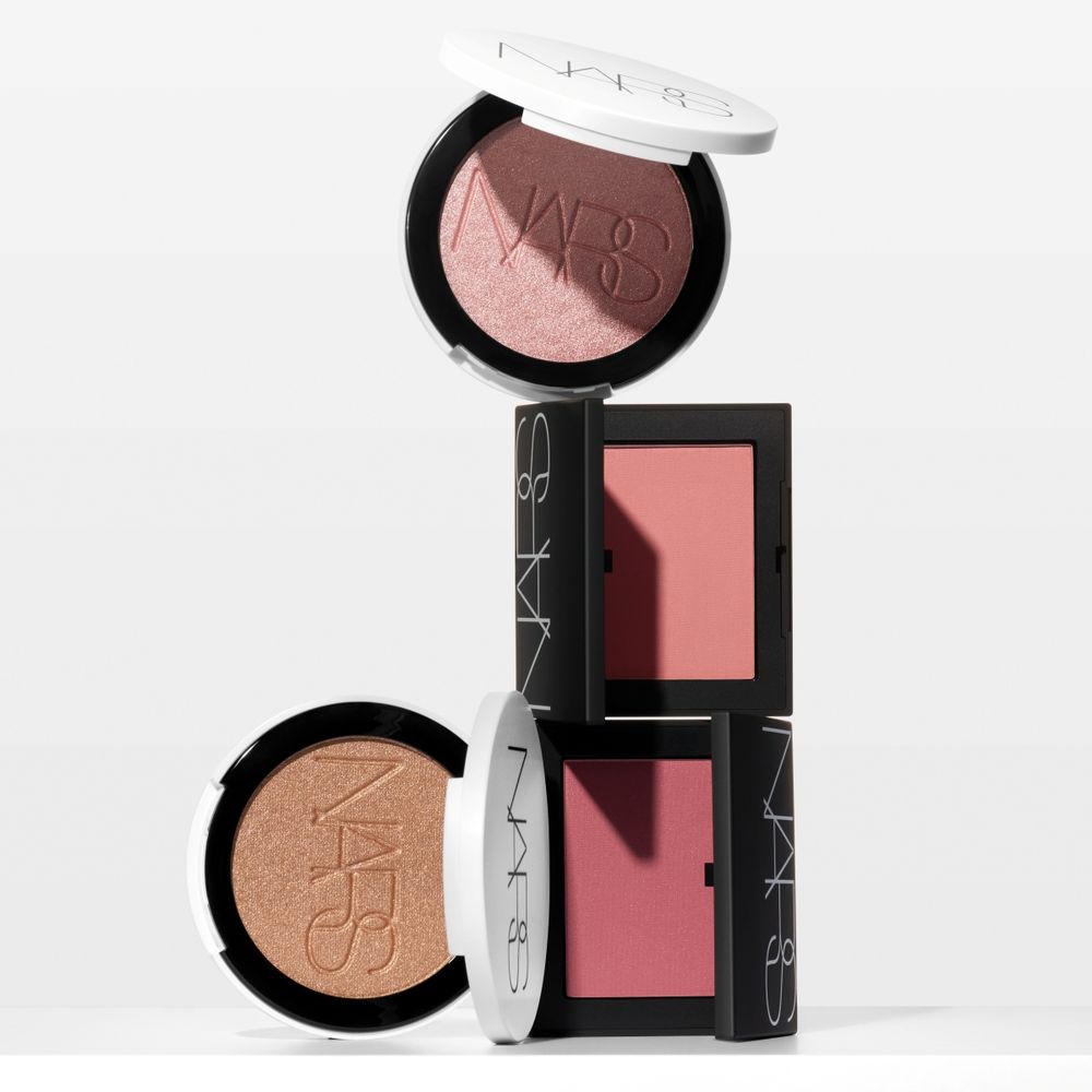 2025最閃耀打亮盤上市！NARS「裸光幻閃亮采餅」超美透光質地＋原生膚感，一刷韓系水光肌一秒完成！-3