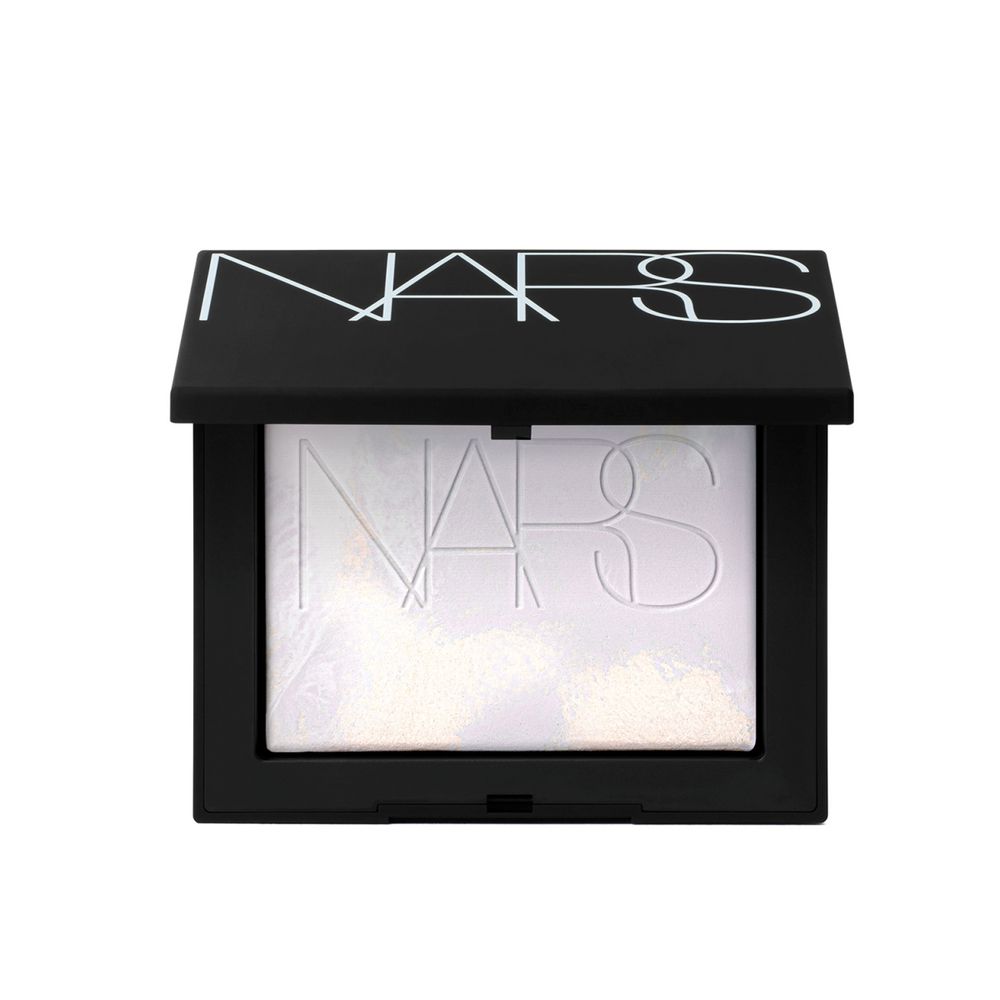 2025最閃耀打亮盤上市！NARS「裸光幻閃亮采餅」超美透光質地＋原生膚感，一刷韓系水光肌一秒完成！-10