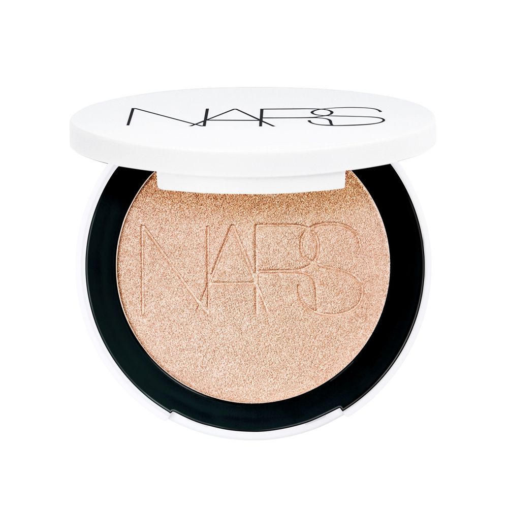 2025最閃耀打亮盤上市！NARS「裸光幻閃亮采餅」超美透光質地＋原生膚感，一刷韓系水光肌一秒完成！-16