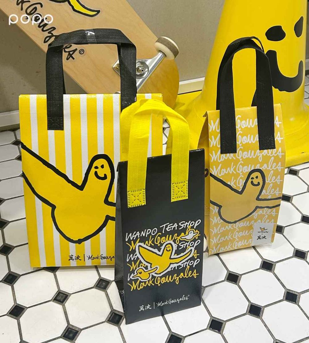萬波跟Mark Gonzales聯名了！超可愛限定「小天使」飲料杯、3款保冷袋免費獲得方法看這邊！-5