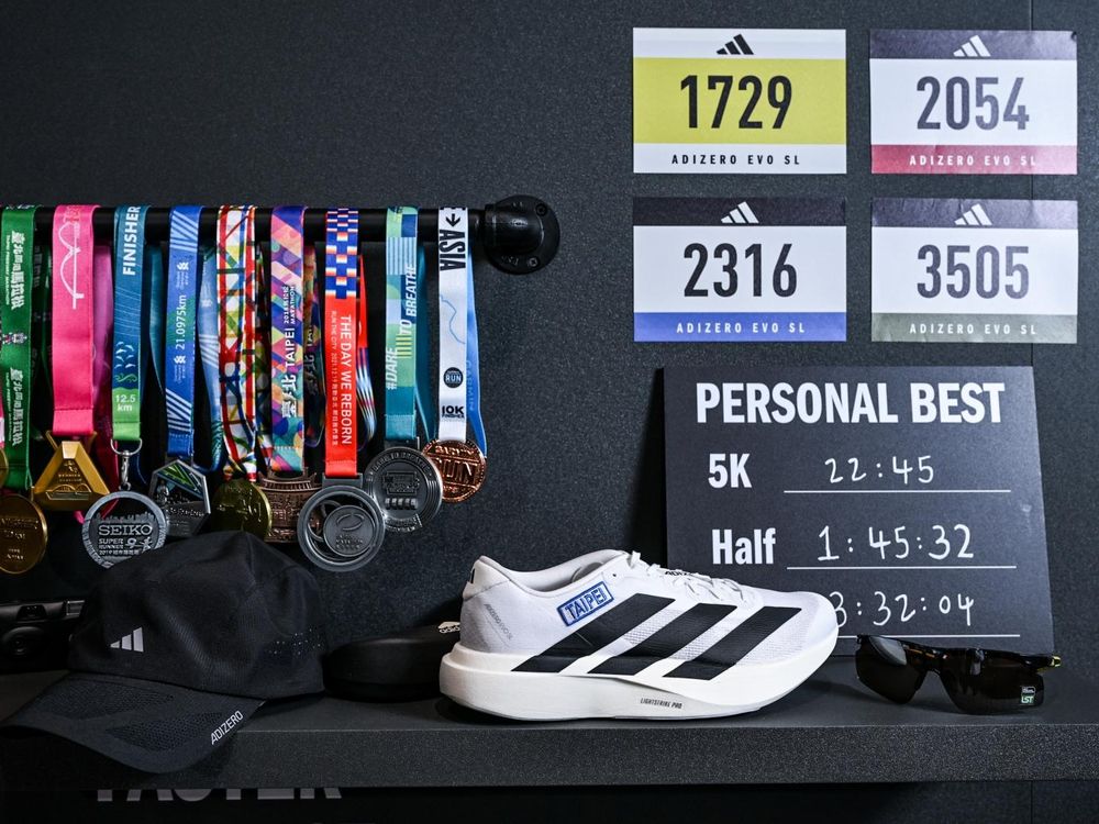 adidas冠軍跑鞋就是這雙！創作才子高爾宣OSN腳上爆紅黑白經典色、現在終於買得到啦！-10
