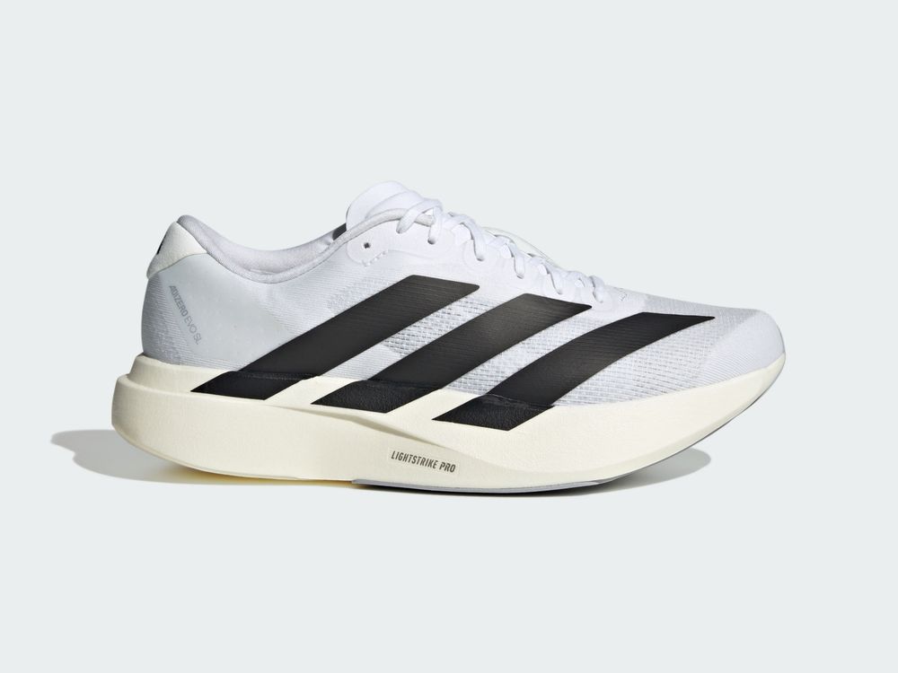 adidas冠軍跑鞋就是這雙！創作才子高爾宣OSN腳上爆紅黑白經典色、現在終於買得到啦！-11