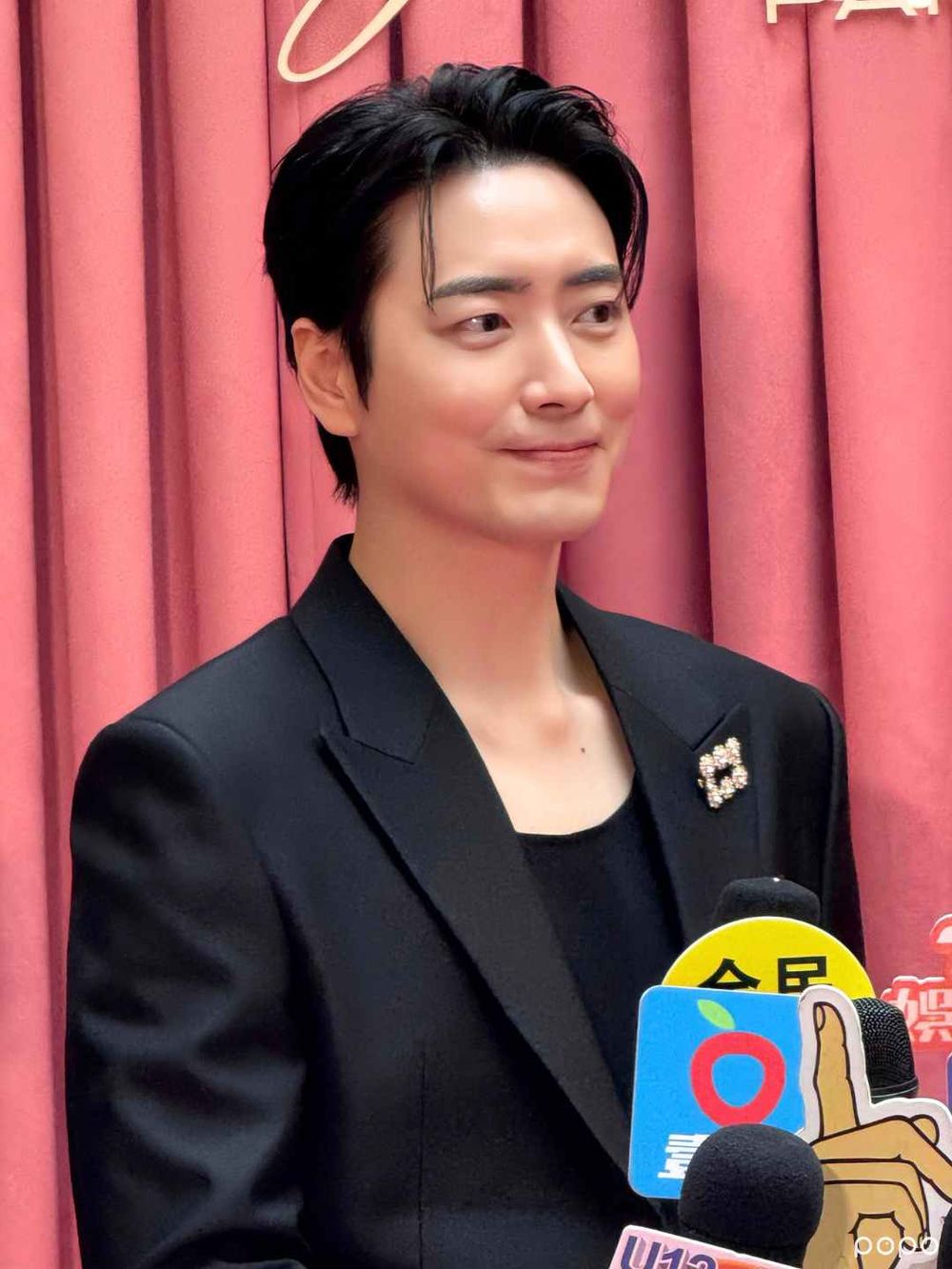 《我的完美秘書》爹系男友「李浚赫」降臨信義區Roger Vivier！181公分大長腿、完全看不出41歲！-5