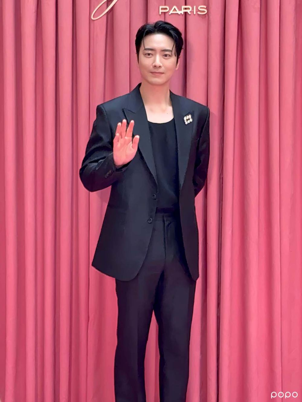 《我的完美秘書》爹系男友「李浚赫」降臨信義區Roger Vivier！181公分大長腿、完全看不出41歲！-3