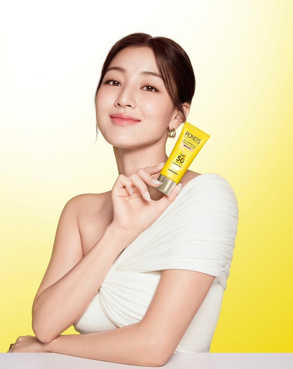 高端美妝資源都愛TWICE！Momo代言香氛被稱「液體鑽石」、Sana公認帶貨女王...，頂級保養品獨愛Mina！-7
