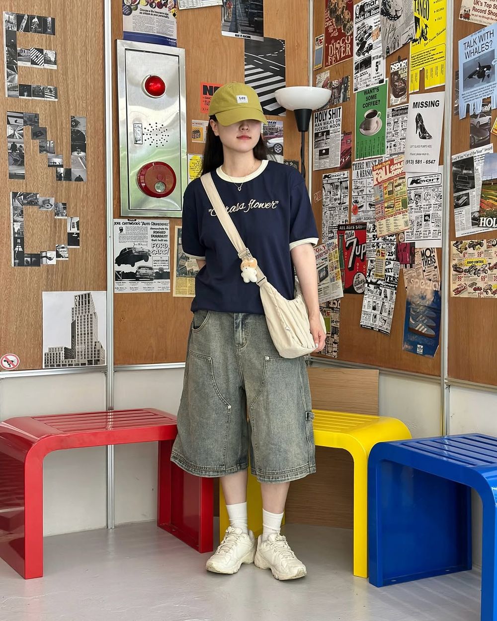 白T退位！今夏最夯「滾邊T恤」穿搭法則！印花款一穿年輕好幾歲、韓妞最愛搭配工裝褲！-6