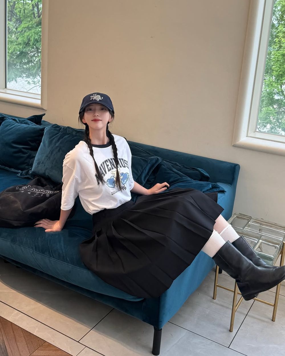 白T退位！今夏最夯「滾邊T恤」穿搭法則！印花款一穿年輕好幾歲、韓妞最愛搭配工裝褲！-11