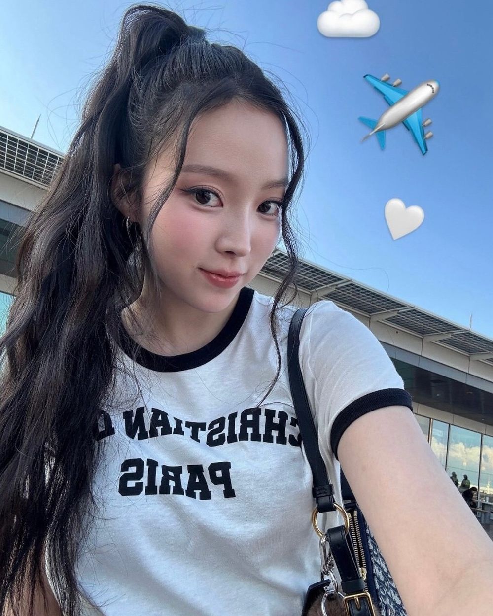 白T退位！今夏最夯「滾邊T恤」穿搭法則！印花款一穿年輕好幾歲、韓妞最愛搭配工裝褲！-14