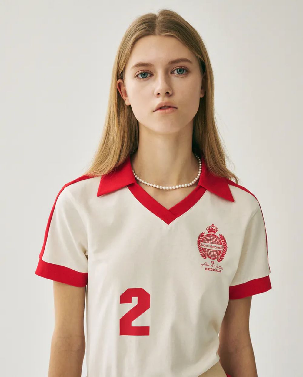 白T退位！今夏最夯「滾邊T恤」穿搭法則！印花款一穿年輕好幾歲、韓妞最愛搭配工裝褲！-18