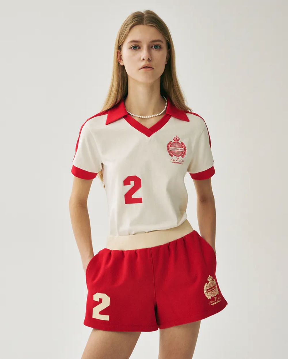 白T退位！今夏最夯「滾邊T恤」穿搭法則！印花款一穿年輕好幾歲、韓妞最愛搭配工裝褲！-17