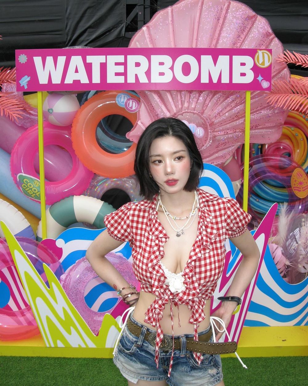 2025WATERBOMB權恩妃彩妝師傳授！教科書級「防水妝容技巧」解析，流汗潑水都不脫妝的關鍵，這款定妝噴霧好威！-5