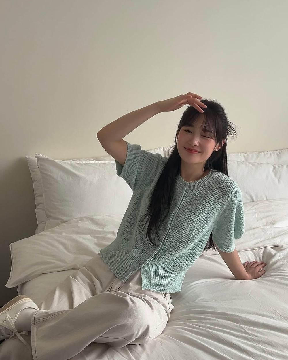 不一定要穿襯衫！韓妞職場「好感度穿搭」法則！選對顏色大加分、新鮮人必看！-15