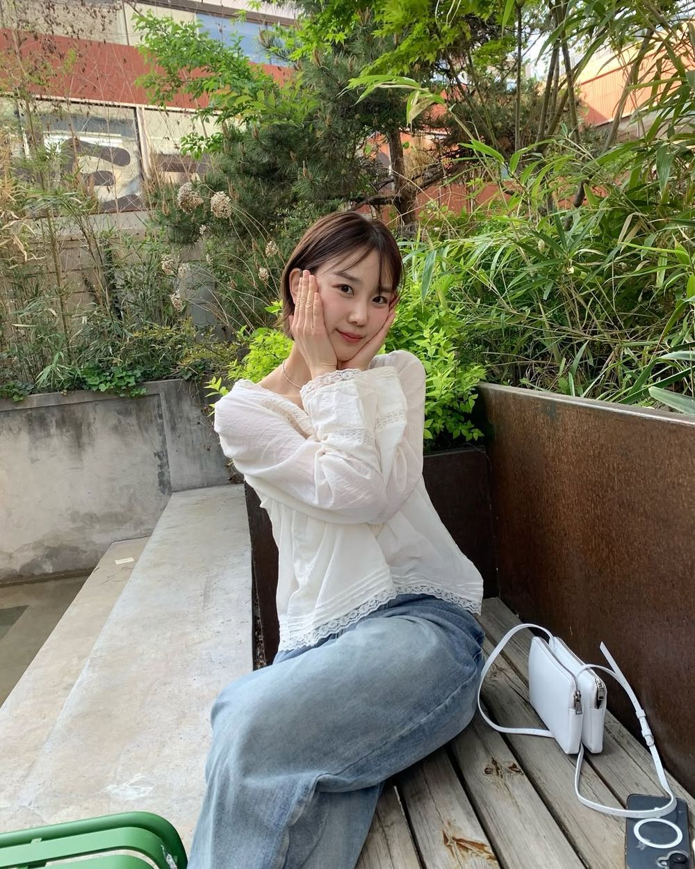 不一定要穿襯衫！韓妞職場「好感度穿搭」法則！選對顏色大加分、新鮮人必看！-13