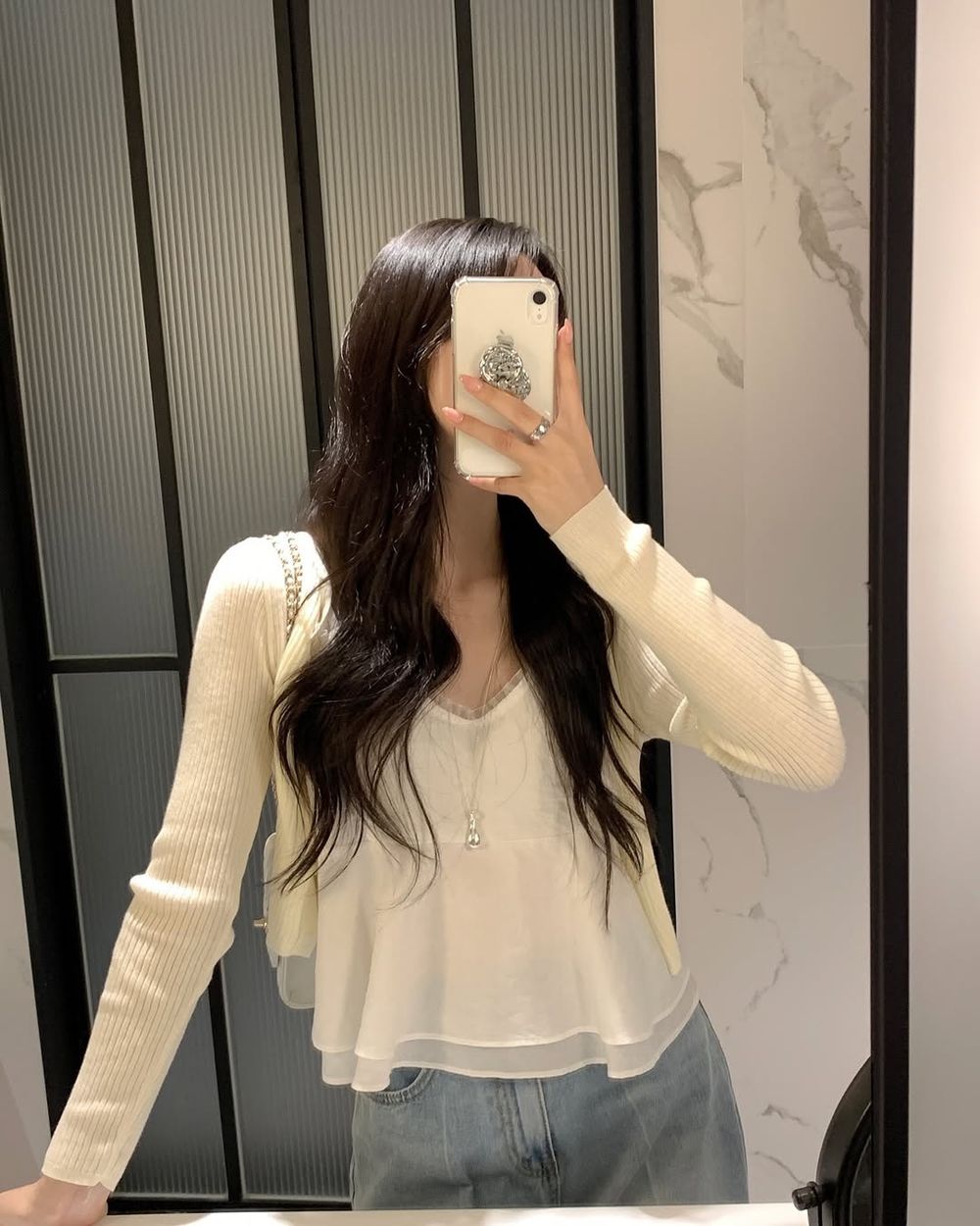 不一定要穿襯衫！韓妞職場「好感度穿搭」法則！選對顏色大加分、新鮮人必看！-12