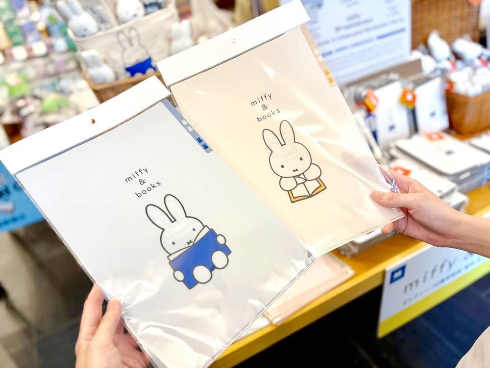紀伊國屋書店跟米飛兔聯名了！超可愛「書店店員米飛兔玩偶、閱讀中米飛兔托特包」全都想帶回家！-5