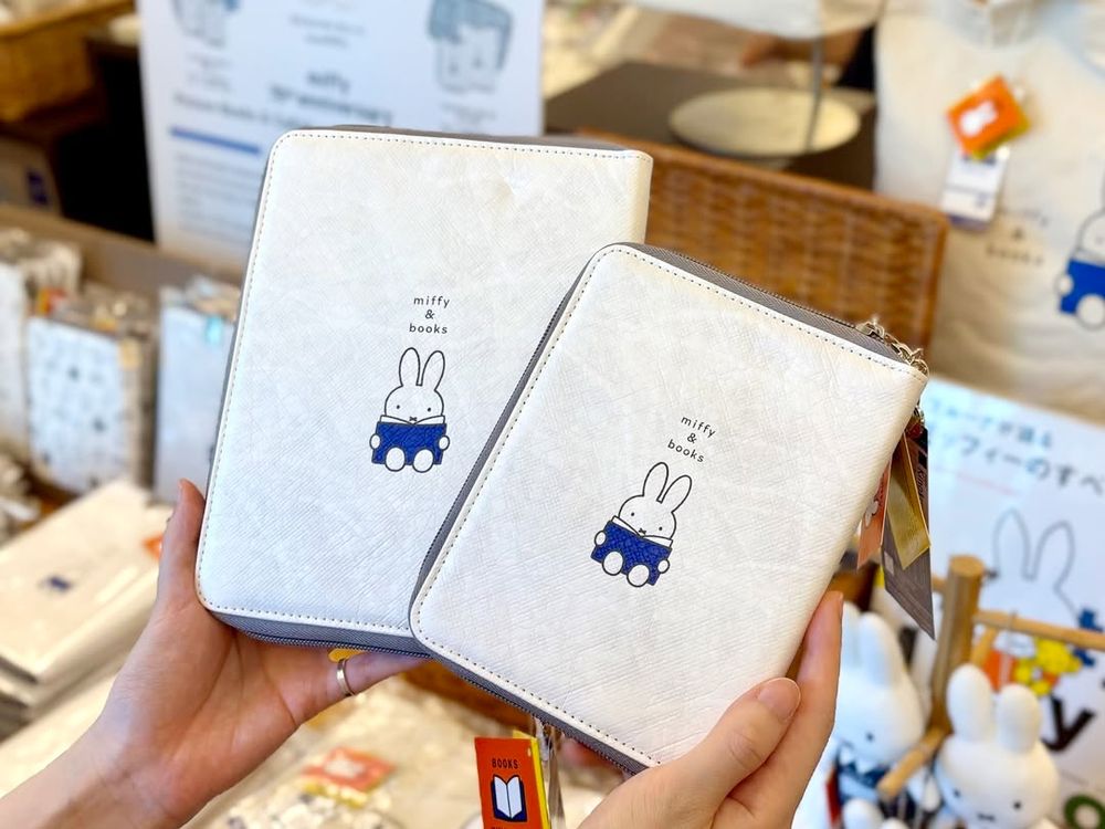 紀伊國屋書店跟米飛兔聯名了！超可愛「書店店員米飛兔玩偶、閱讀中米飛兔托特包」全都想帶回家！-4