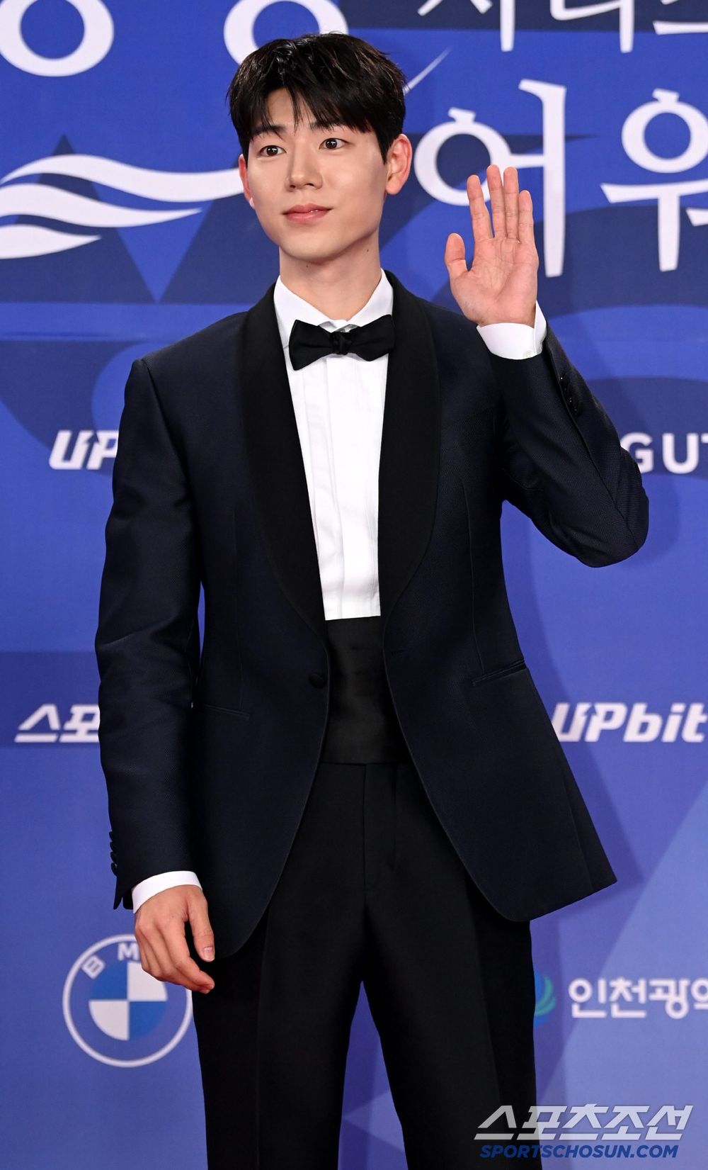 洗眼睛了！2025《青龍系列大獎》紅毯男神集合！朴寶劍、李濬榮雙王子降臨，狂比愛心可愛爆擊！-6