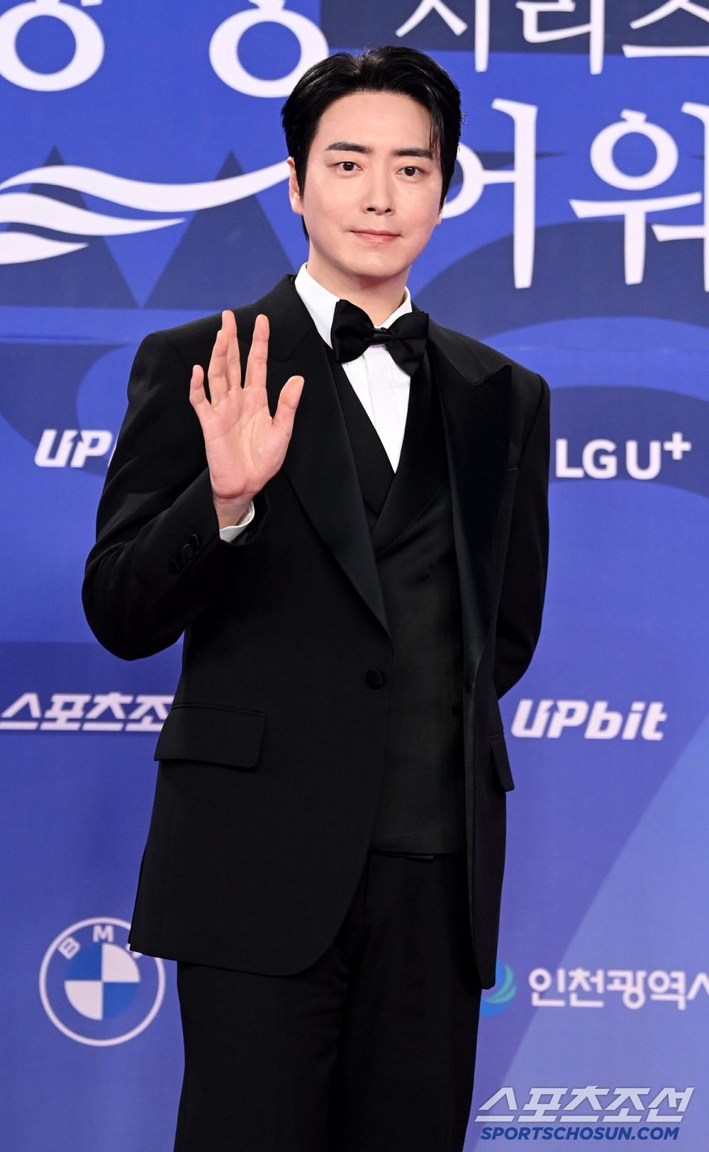 洗眼睛了！2025《青龍系列大獎》紅毯男神集合！朴寶劍、李濬榮雙王子降臨，狂比愛心可愛爆擊！-10