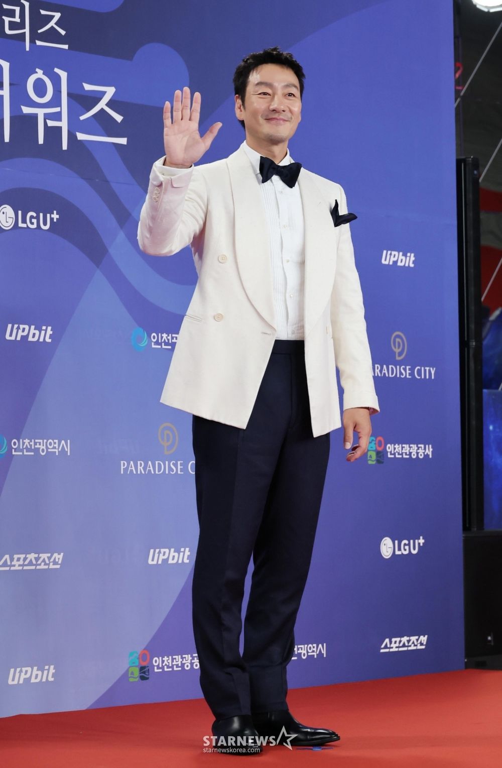 洗眼睛了！2025《青龍系列大獎》紅毯男神集合！朴寶劍、李濬榮雙王子降臨，狂比愛心可愛爆擊！-11
