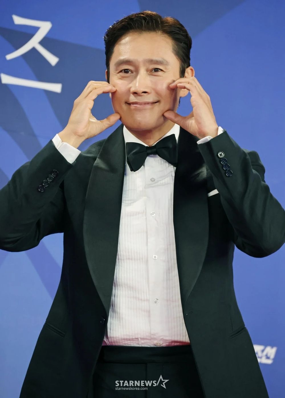 洗眼睛了！2025《青龍系列大獎》紅毯男神集合！朴寶劍、李濬榮雙王子降臨，狂比愛心可愛爆擊！-12