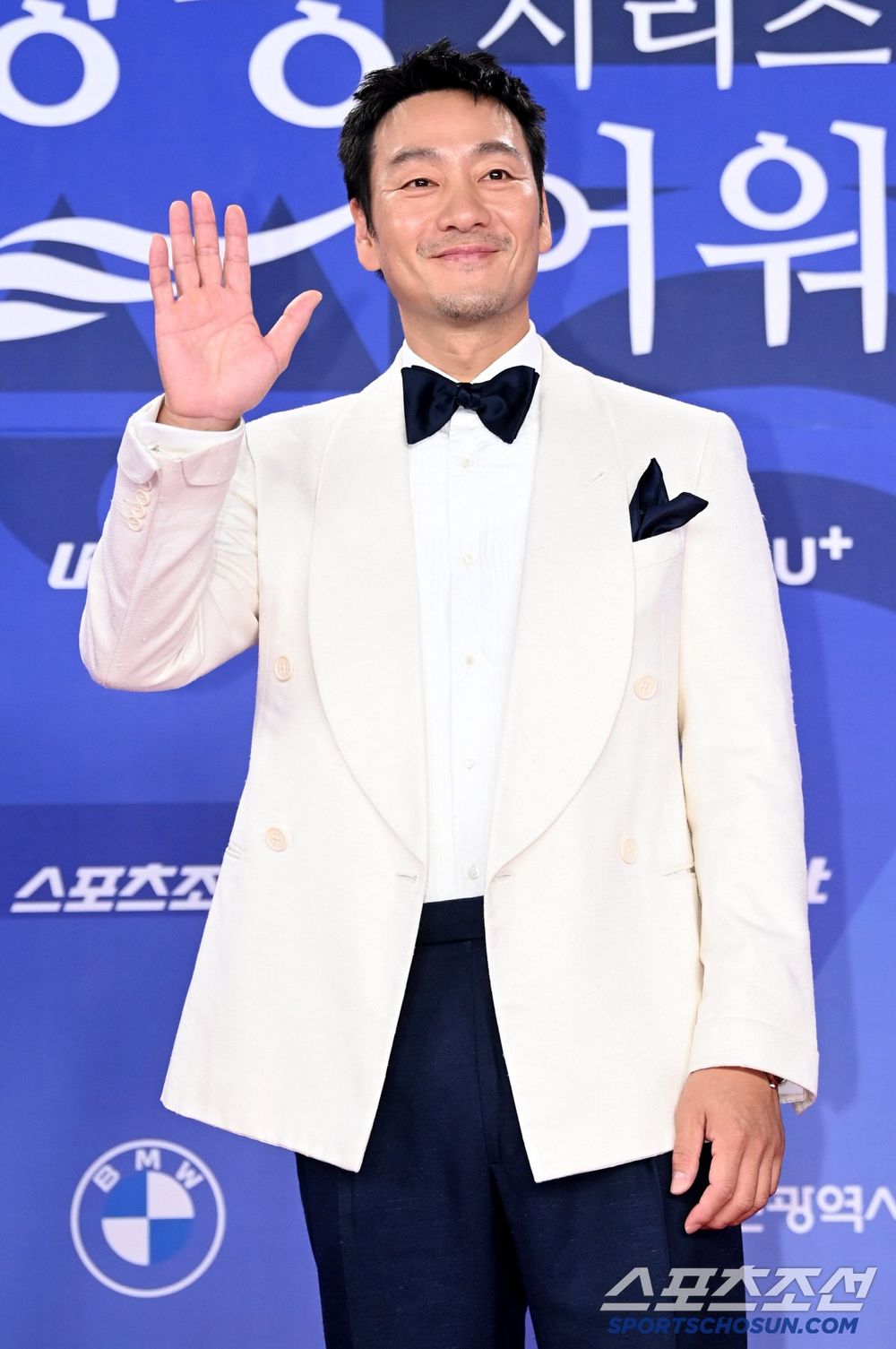 洗眼睛了！2025《青龍系列大獎》紅毯男神集合！朴寶劍、李濬榮雙王子降臨，狂比愛心可愛爆擊！-17