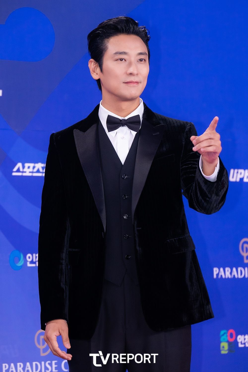 洗眼睛了！2025《青龍系列大獎》紅毯男神集合！朴寶劍、李濬榮雙王子降臨，狂比愛心可愛爆擊！-13