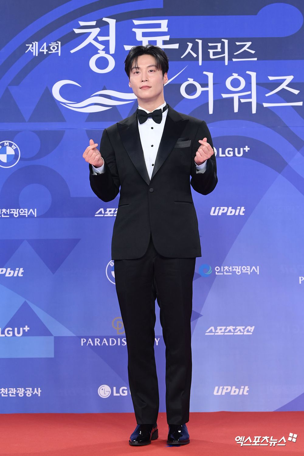 洗眼睛了！2025《青龍系列大獎》紅毯男神集合！朴寶劍、李濬榮雙王子降臨，狂比愛心可愛爆擊！-23