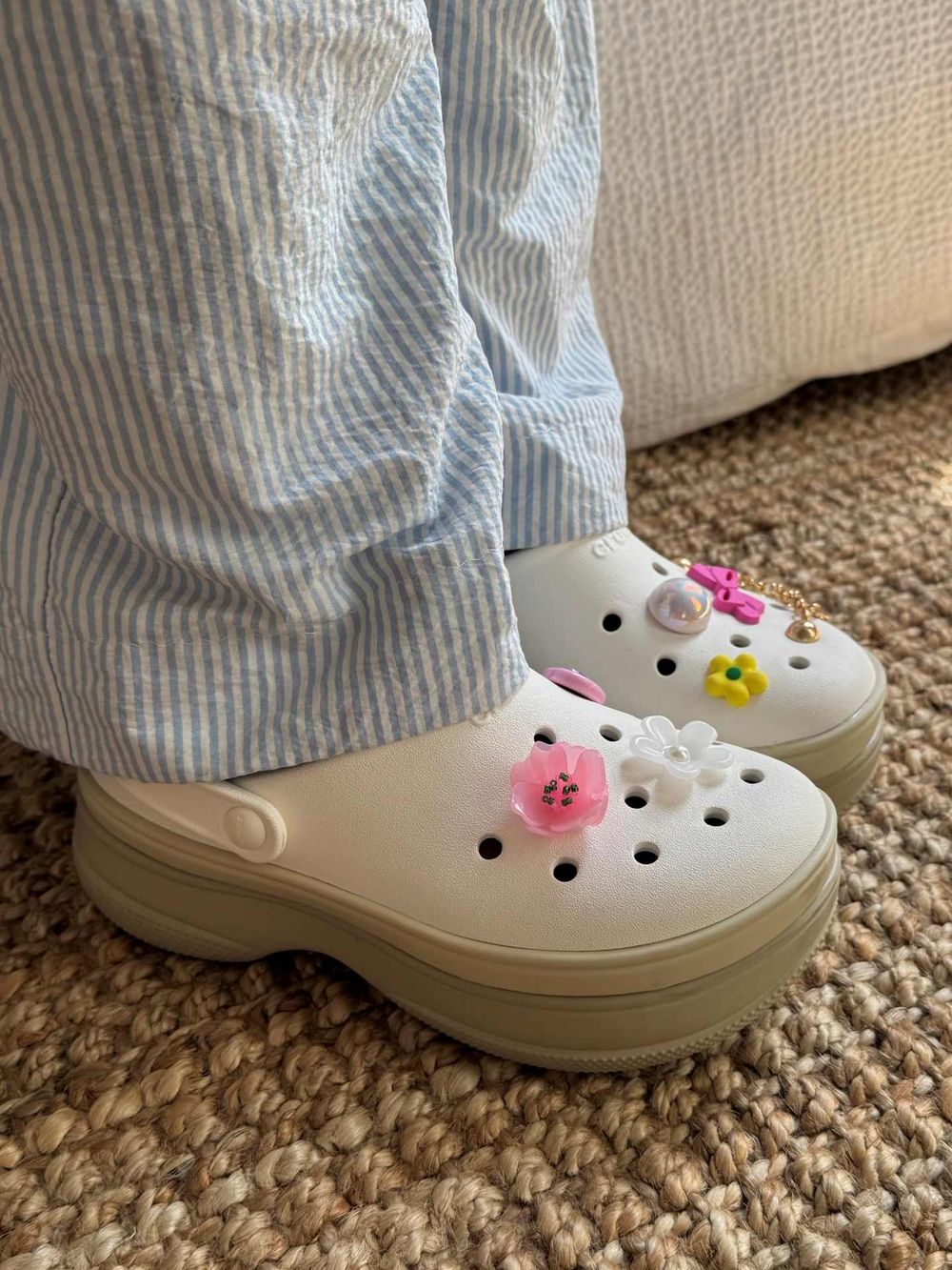 Crocs又來逼大家花錢！推出7公分美腿神器「堆堆鞋」韓國女生都改穿這一雙！-2