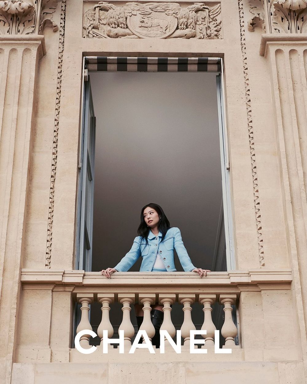 Jennie最新CHANEL美照曝光！出鏡秋冬廣告狂換6套造型、人間香奈兒再發威！-2