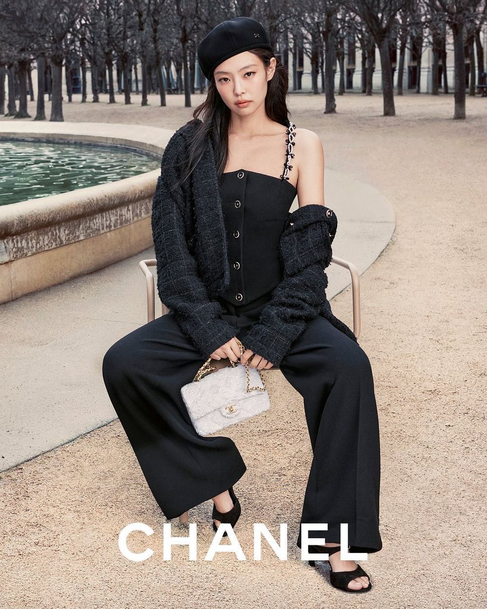 Jennie最新CHANEL美照曝光！出鏡秋冬廣告狂換6套造型、人間香奈兒再發威！-3