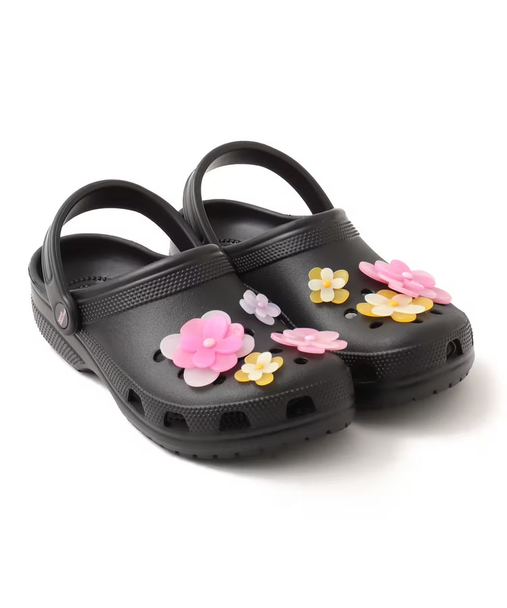 少女心蠢蠢欲動！Crocs聯手韓牌Mardi推出「花卉洞洞鞋」兩款配色都好看、絕對要買！-4
