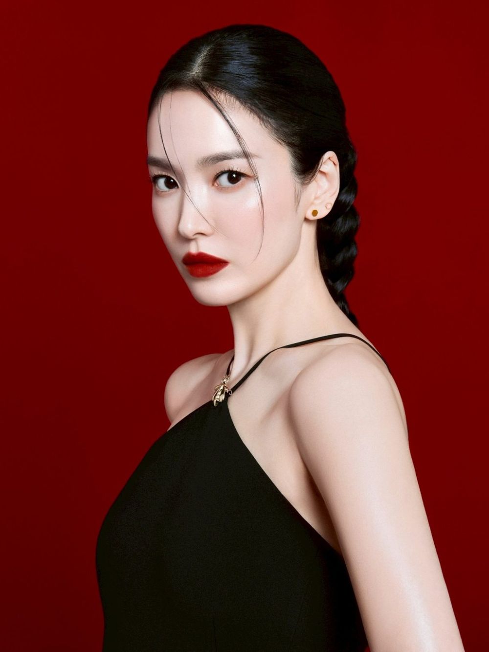 宋慧喬同款！嬌蘭2025秋季彩妝「奢貴鳥羽」化為紅寶之吻唇膏彩殼，史上最美限定裸色、喬妹色號必收！-11