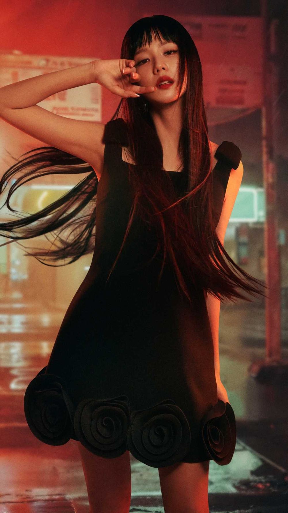 AI女神降臨！Jisoo最新Self-Portrait形象「短瀏海+黑長直髮」冷艷風！每張照都是桌布等級！-3