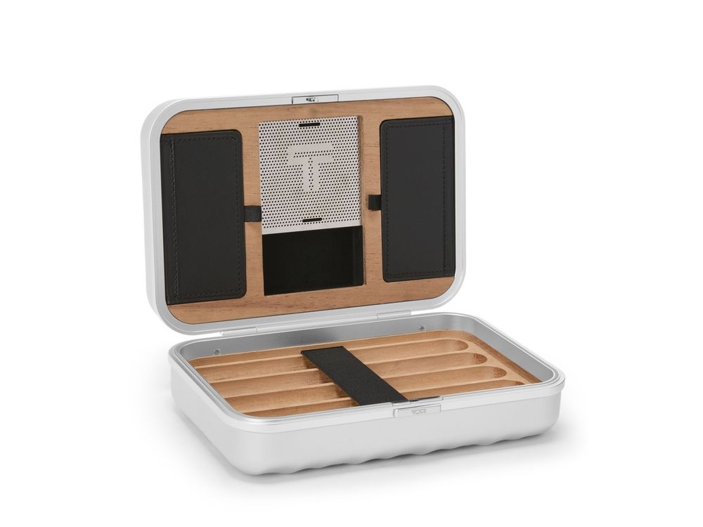 F1車手Lando愛牌「TUMI」限定概念店降臨信義A9！波浪紋登機箱、化妝箱超美！-10