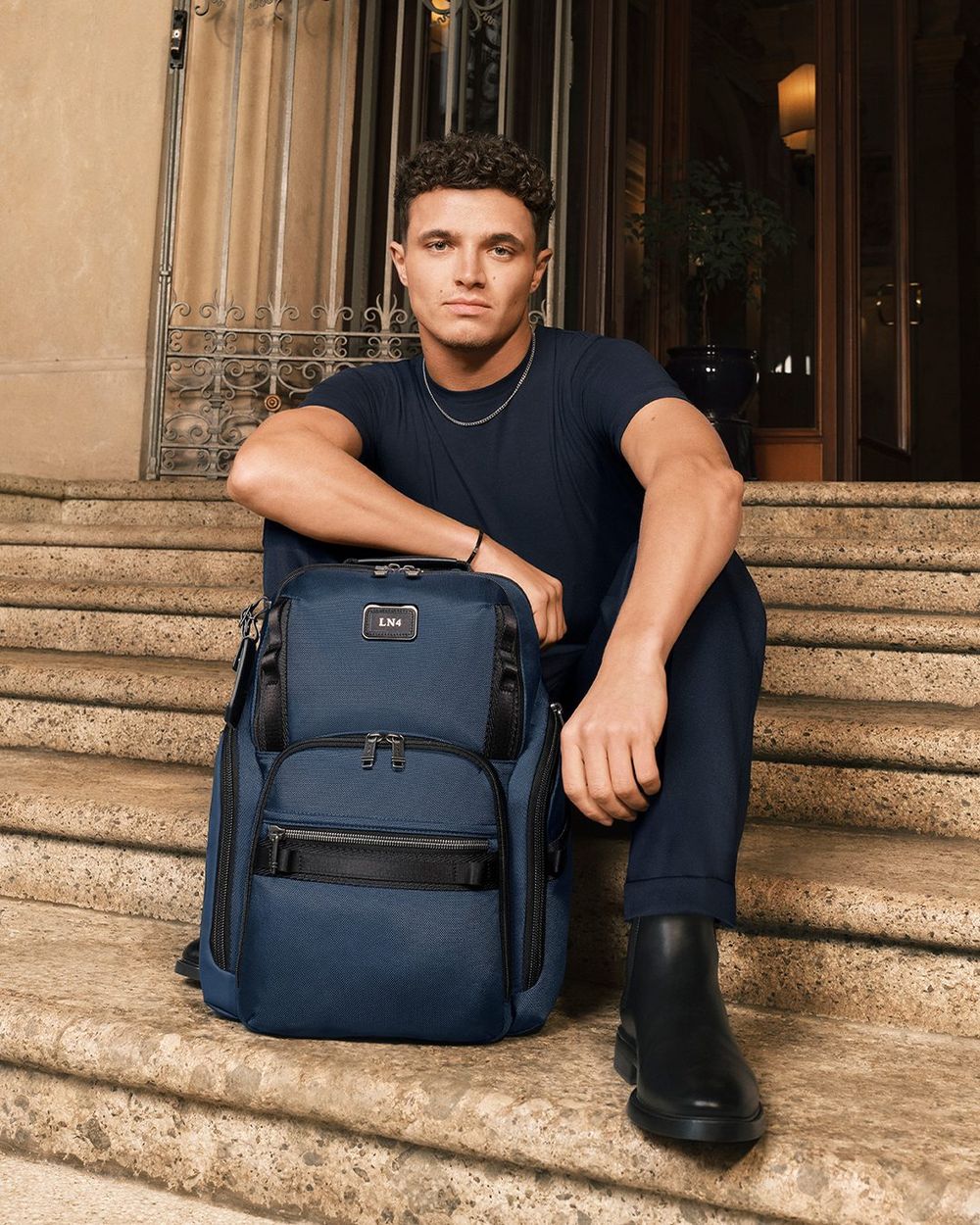 F1車手Lando愛牌「TUMI」限定概念店降臨信義A9！波浪紋登機箱、化妝箱超美！-13
