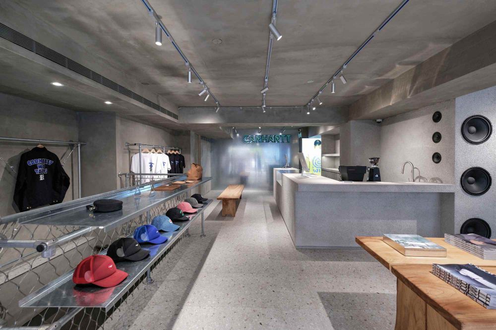 Carhartt重磅回歸東區！帶你逛超狂旗艦店「棒球帽、印花T恤」必買，竟然還有咖啡廳進駐？！-3