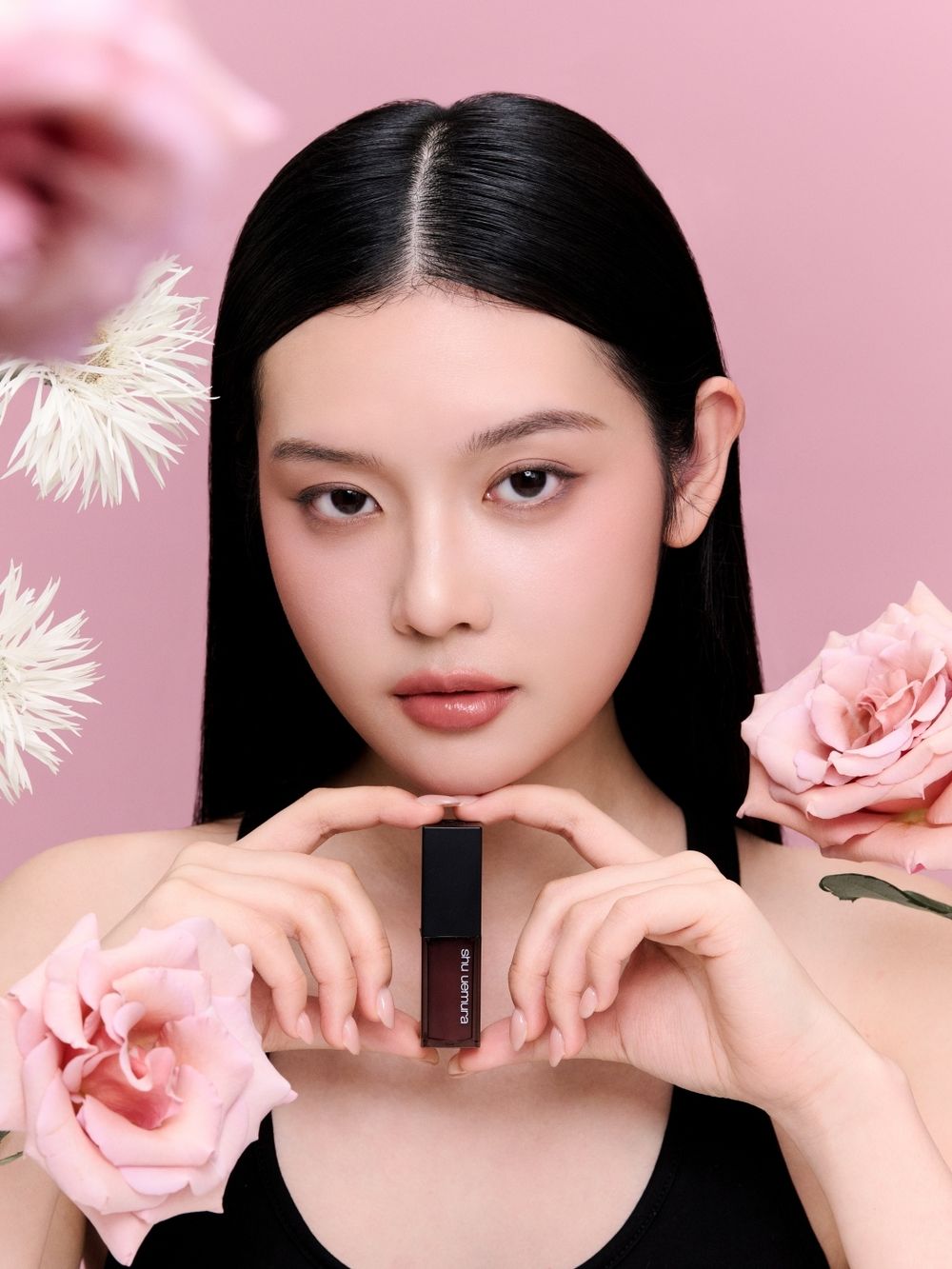 唇彩的終點是植村秀！全新「輕感慕絲唇釉」不挑膚輕裸玫瑰色系，持久慕斯質地，榮登年度最顯白裸色唇！-7